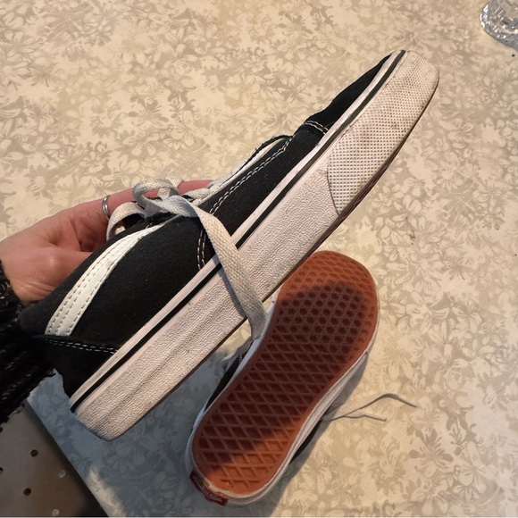 Vans Old Skool Low Top Sneakers – Black & White – Women’s 6 / Men’s 4.5 (EU 36) - Picture 4 of 7
